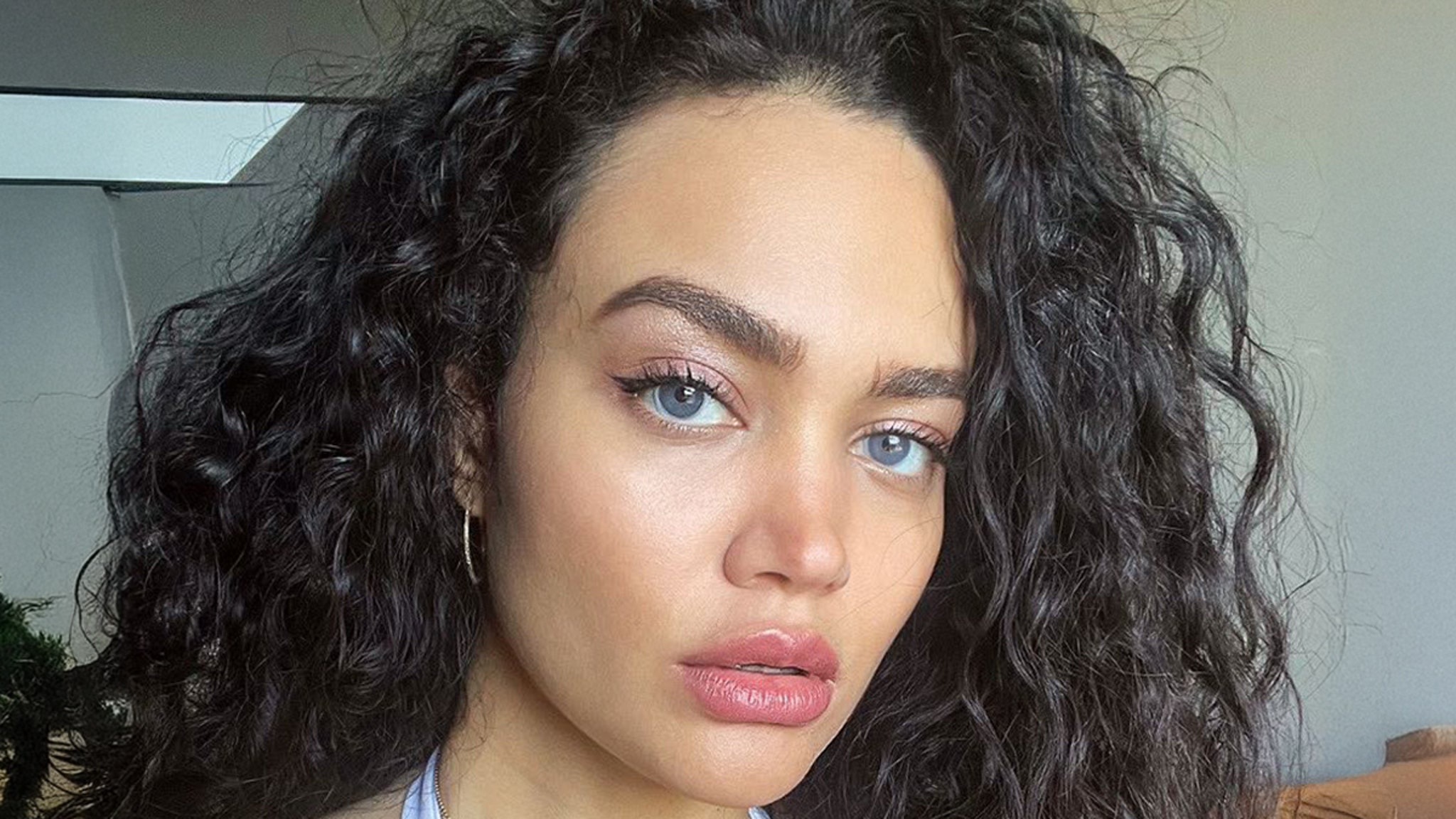 'Gossip Girl' Actress Chanel Maya Banks Files for Restraining Order Against Mom, Cousin