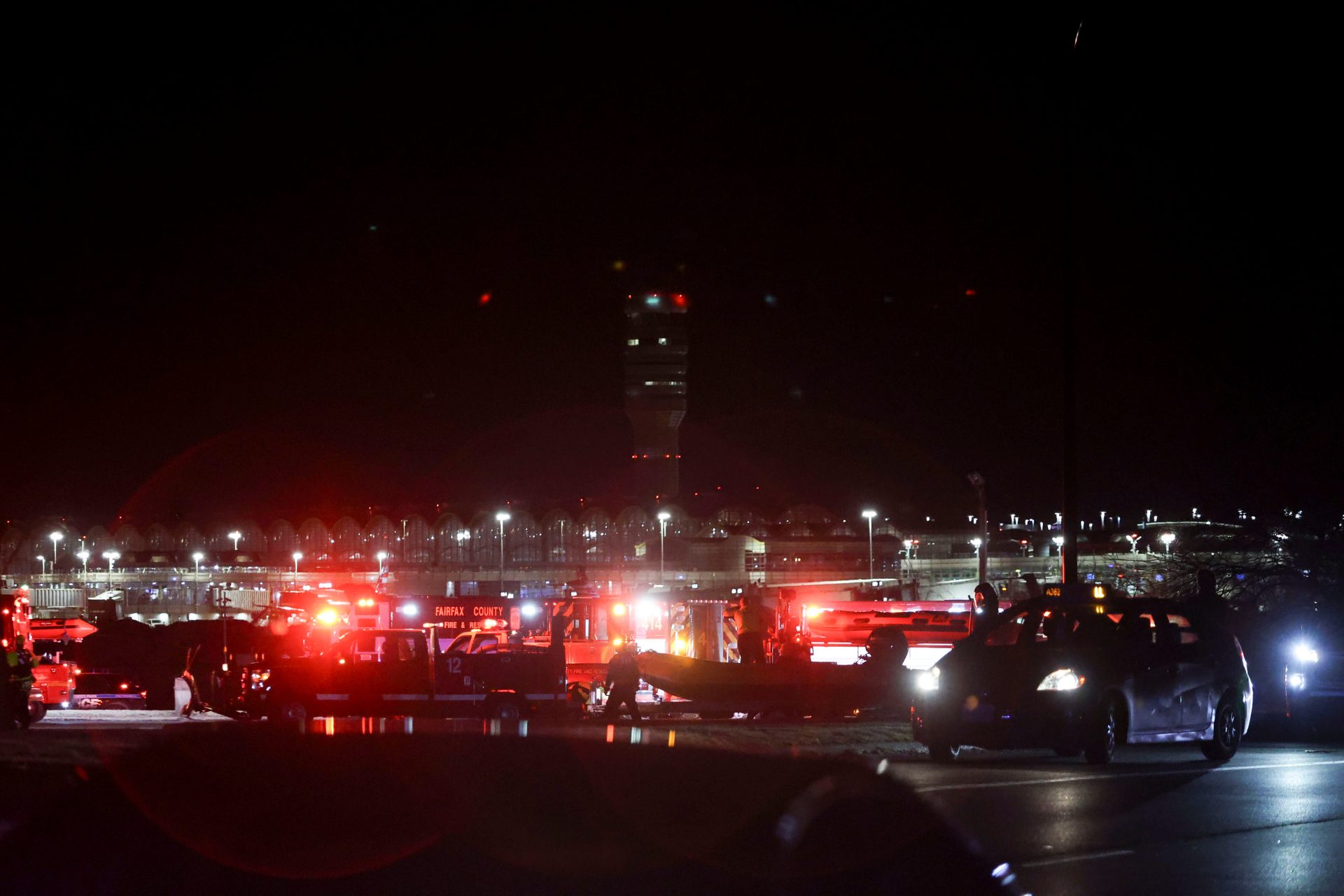 BREAKING! Flights Halted In Washington D.C. After American Eagle Jet & Army Helicopter Collide Midair (VIDEO)