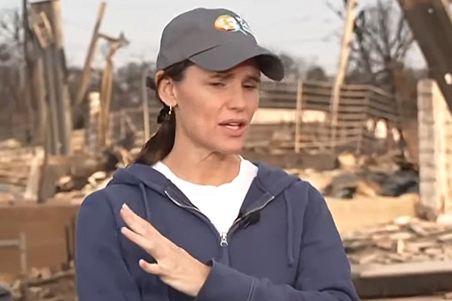 Jennifer Garner Feels 'Guilty' Walking Through Her House After She 'Lost A Friend' amid Wildfires
