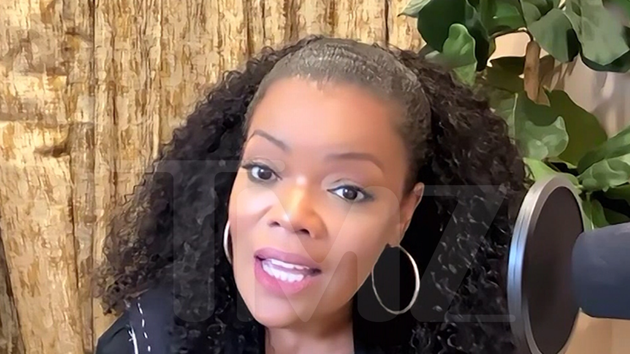 Yvette Nicole Brown Says Stars Performing at Inauguration Are Cosigning Trump's Views