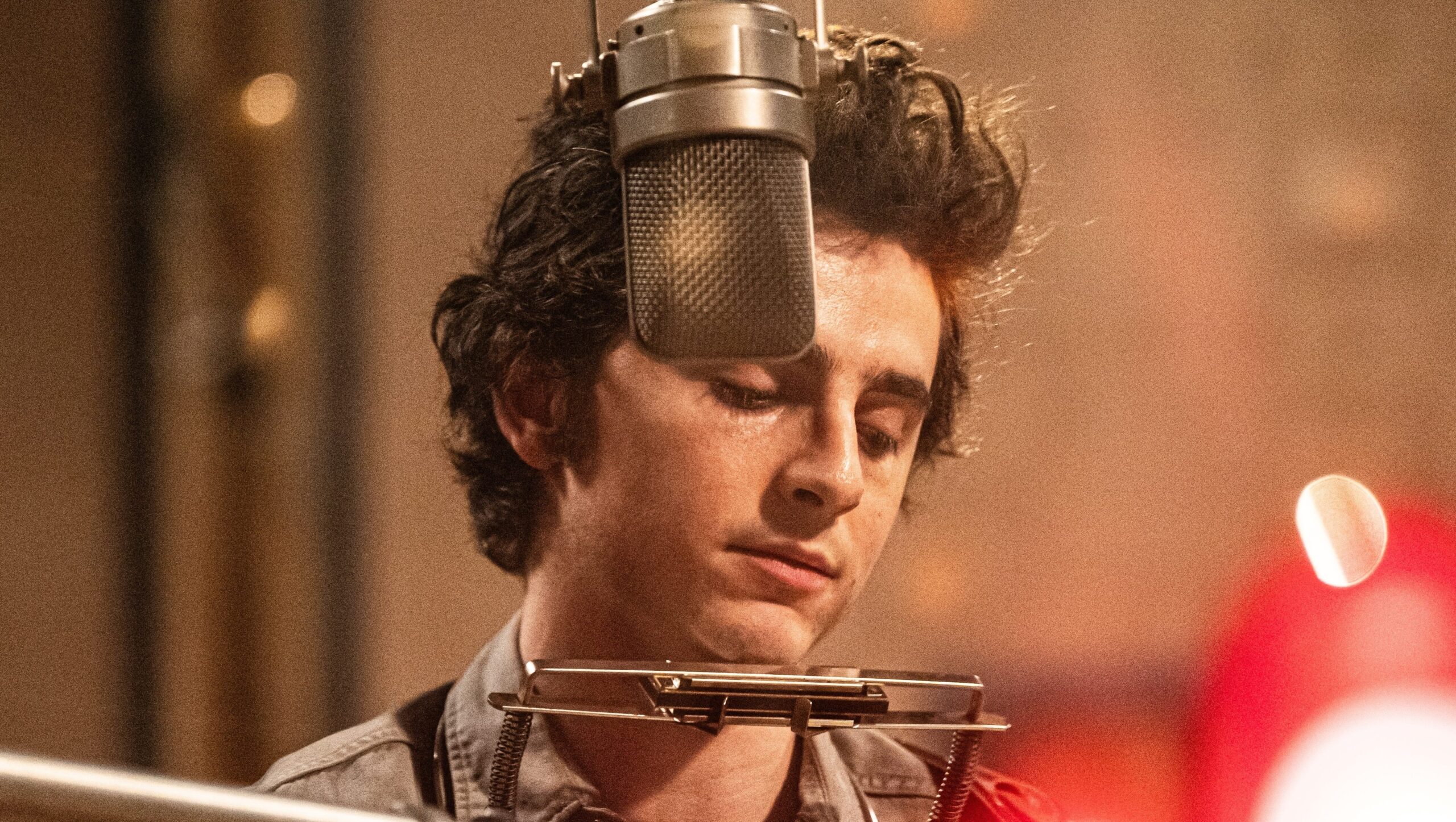 Did Timothee Chalamet Sing as Bob Dylan in ‘A Complete Unknown’? – Hollywood Life