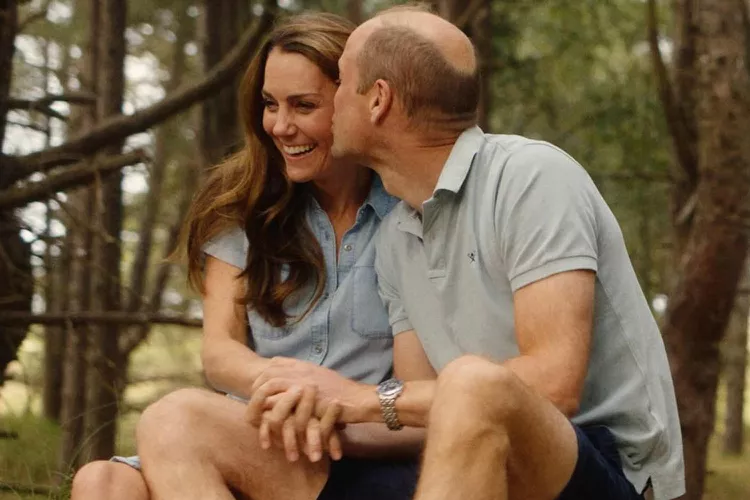 Kate Middleton and Prince William Go Full-On PDA in Rare Valentine’s Day Photo