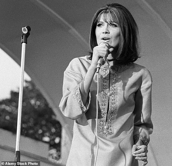 PERRTX SANDIE SHAW British singer and winner of Eurovision song Contest on tour in Sweden and have concert at Grona lund june 1967