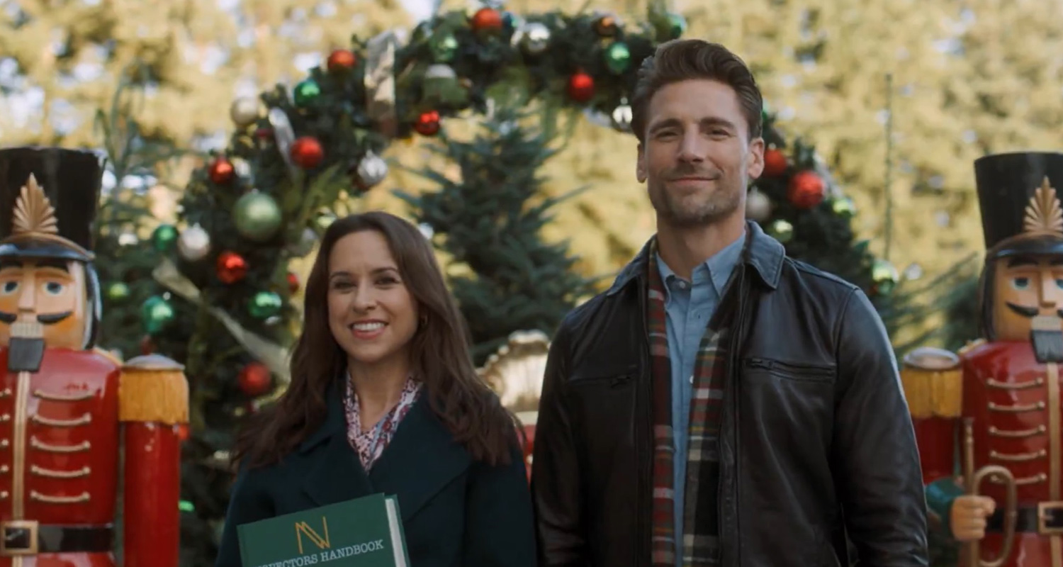 Hallmark Stars Lacey Chabert & Andrew Walker Reunite For Christmas Movie 'She's Making a List'