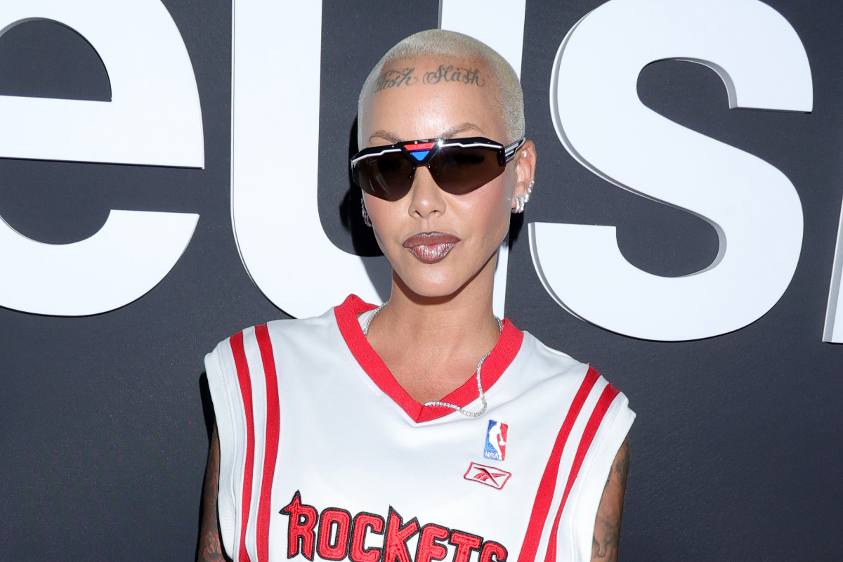 Amber Rose Switches Up Her Usual Hairstyle For Platinum Blonde Look (VIDEO)