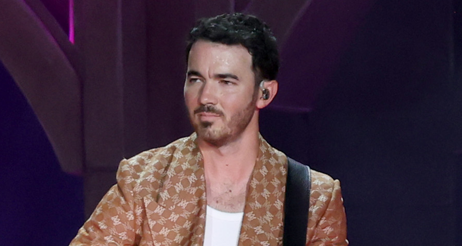 Kevin Jonas Debuts New Song & Sings Solo For First Time at Jonas Brothers' 'Greetings From Your Hometown' Boston Concert