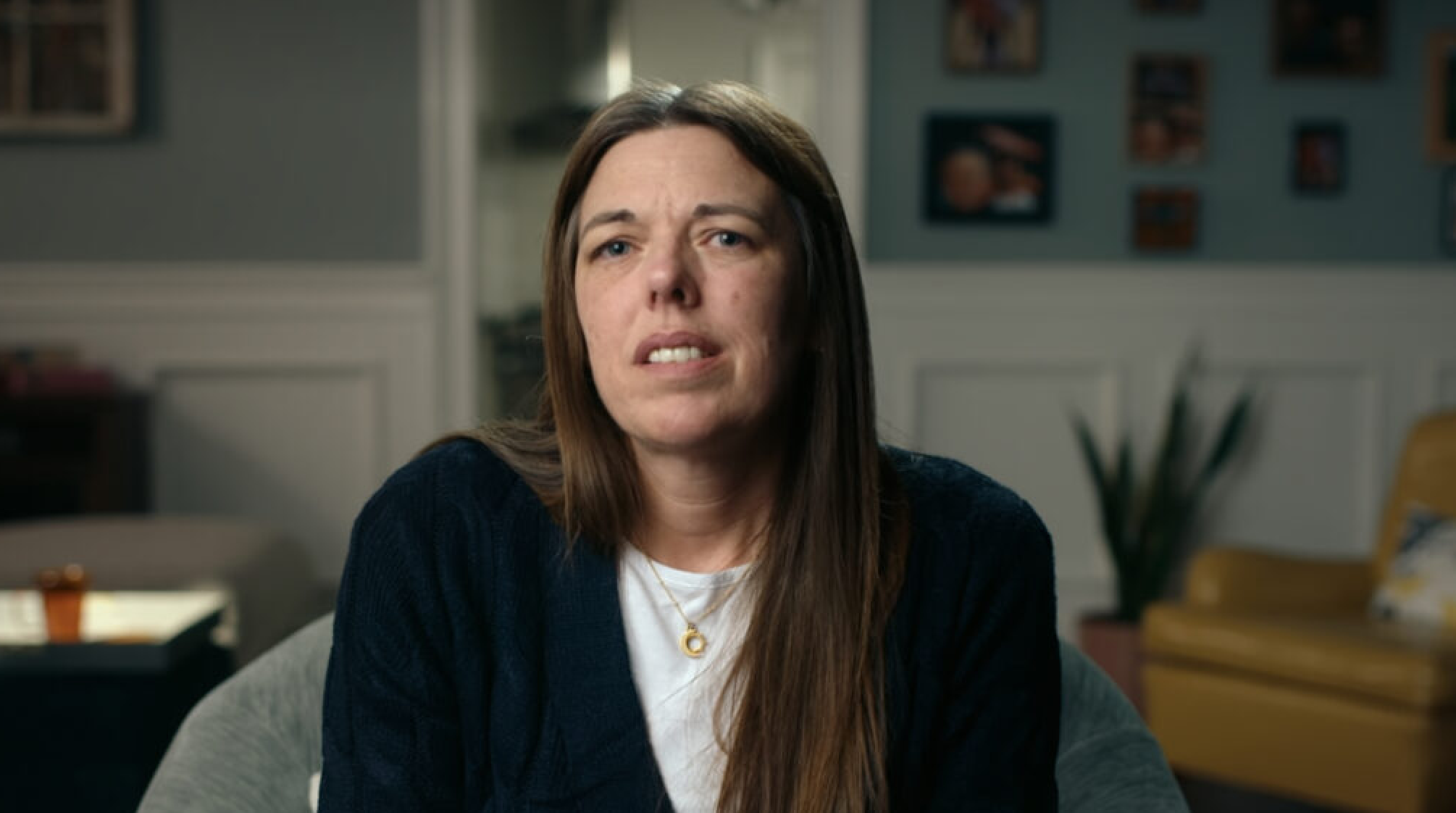 Kendra Licari speaks to producers in the Netflix documentary 'Unknown Number.'