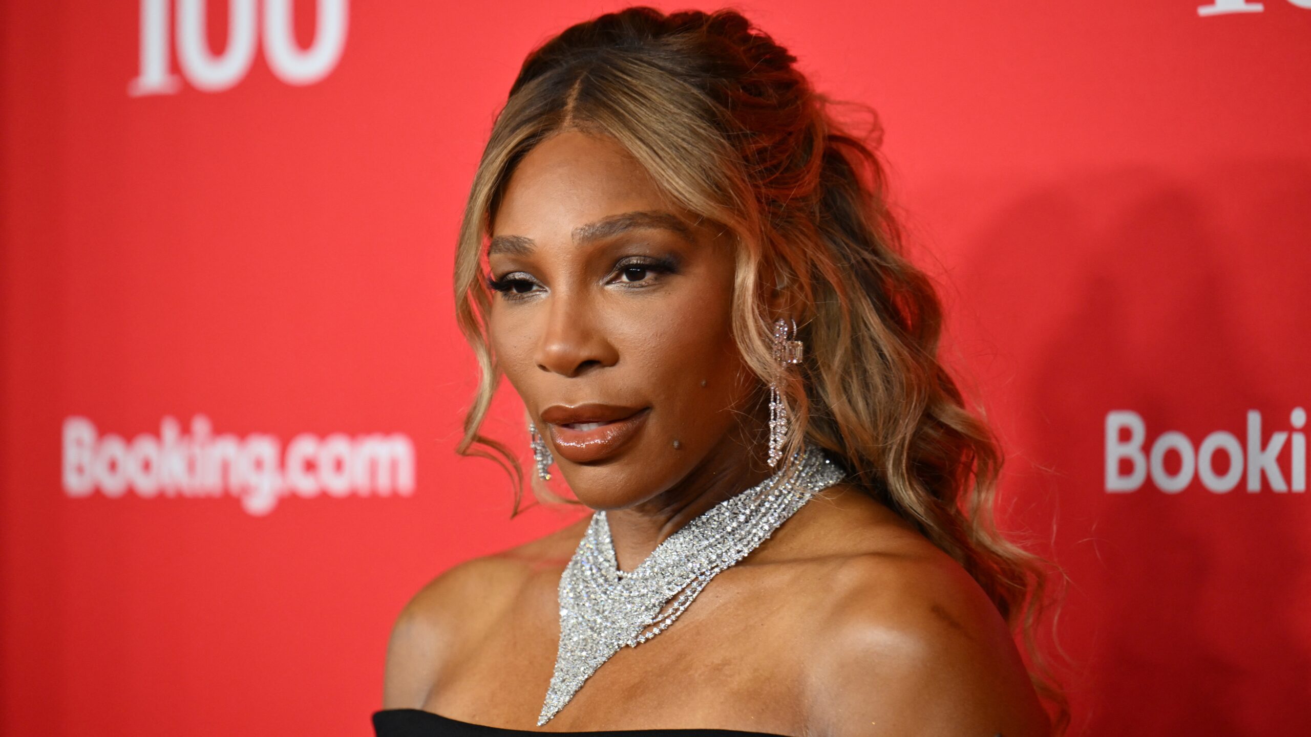 Serena Williams Questions Tasteless Cotton Decor, ENRAGES Trolls