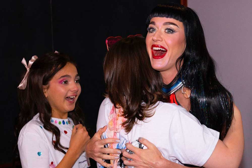 Katy Perry Shares Sweet Backstage Moment with 9 Young Fans Facing Serious Illnesses