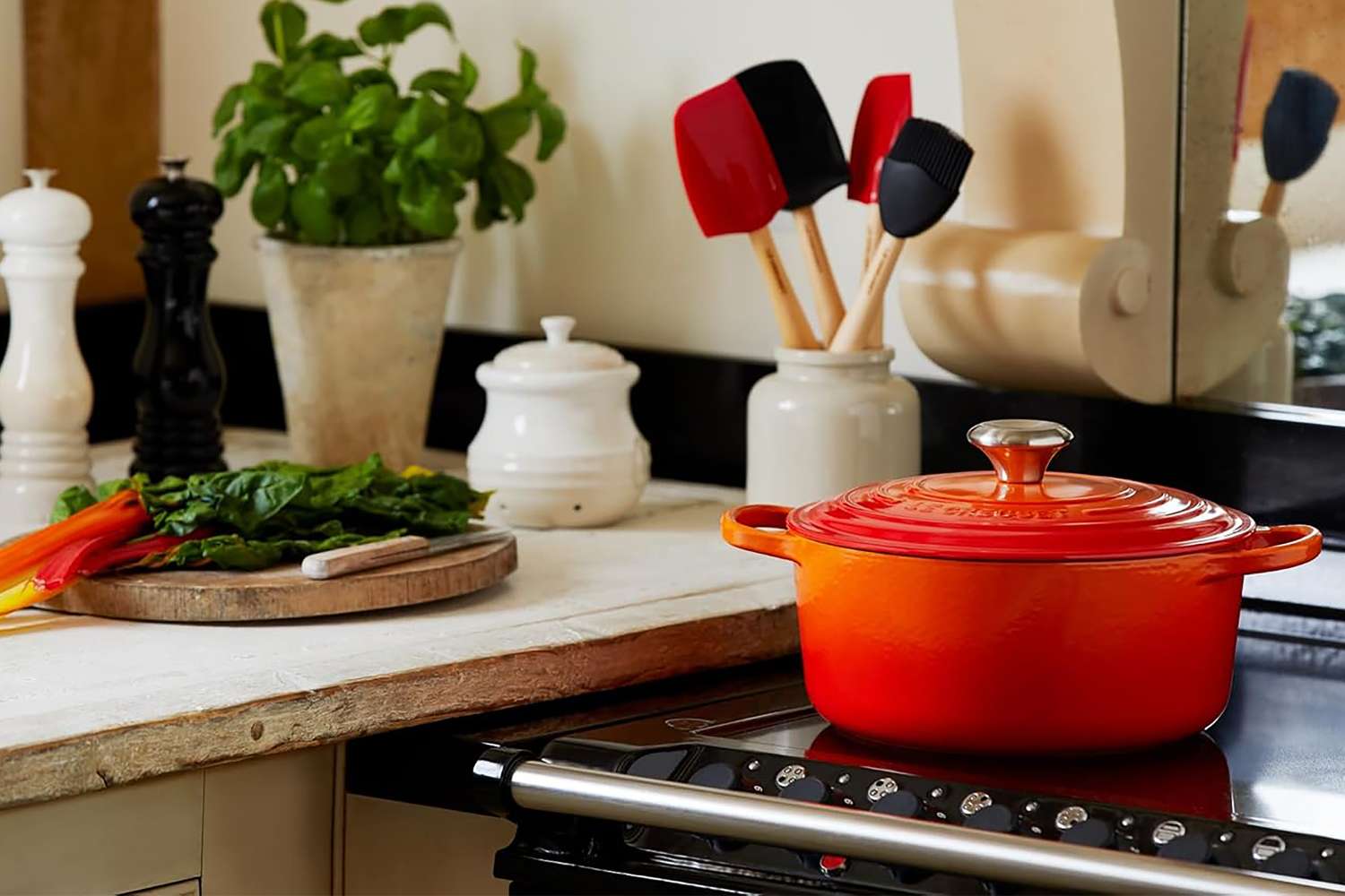 The 7 Best Early Black Friday Le Creuset Deals at Amazon