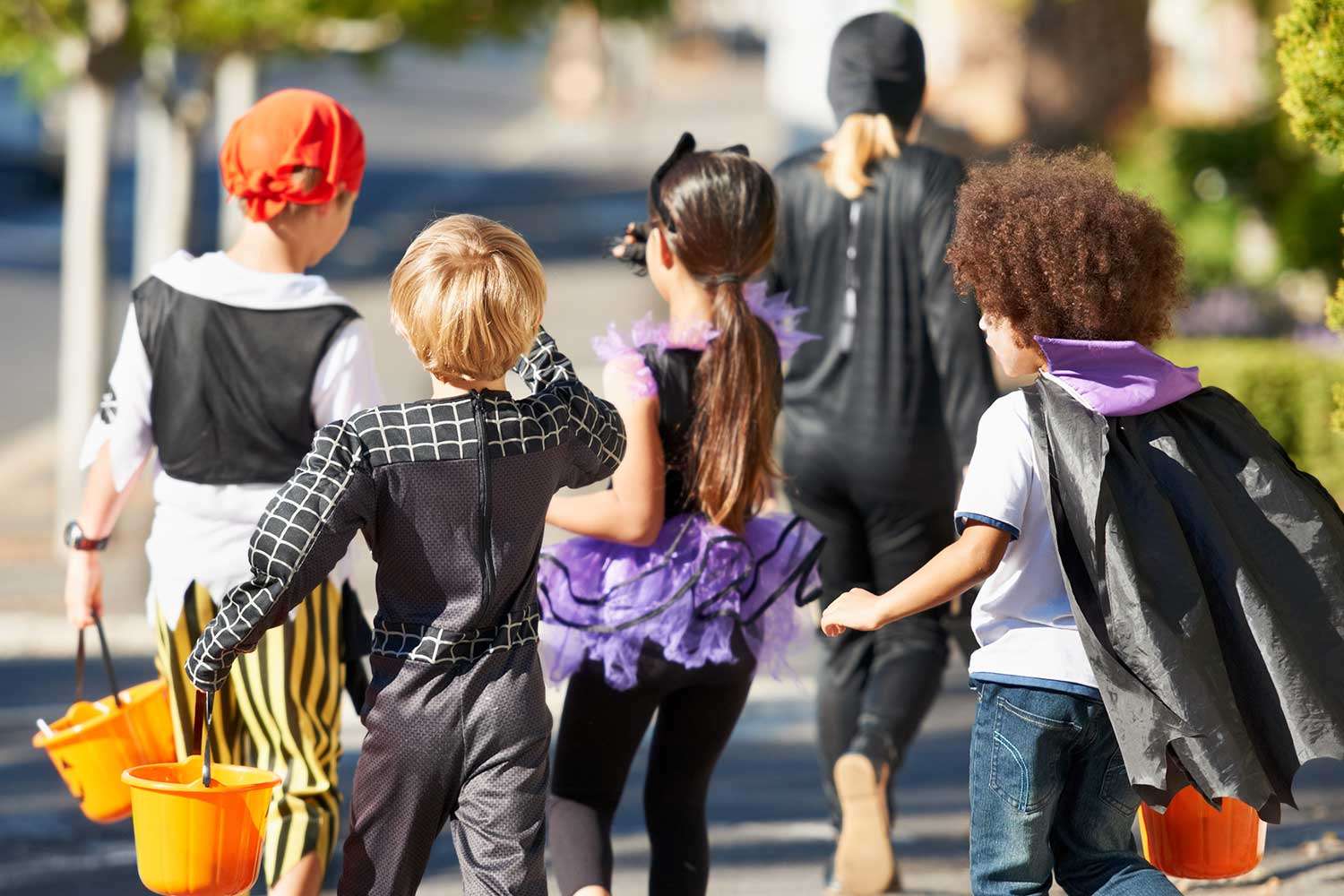 Woman Living in 'Rich' Neighborhood 'Ruined' Halloween for Trick-or-Treaters