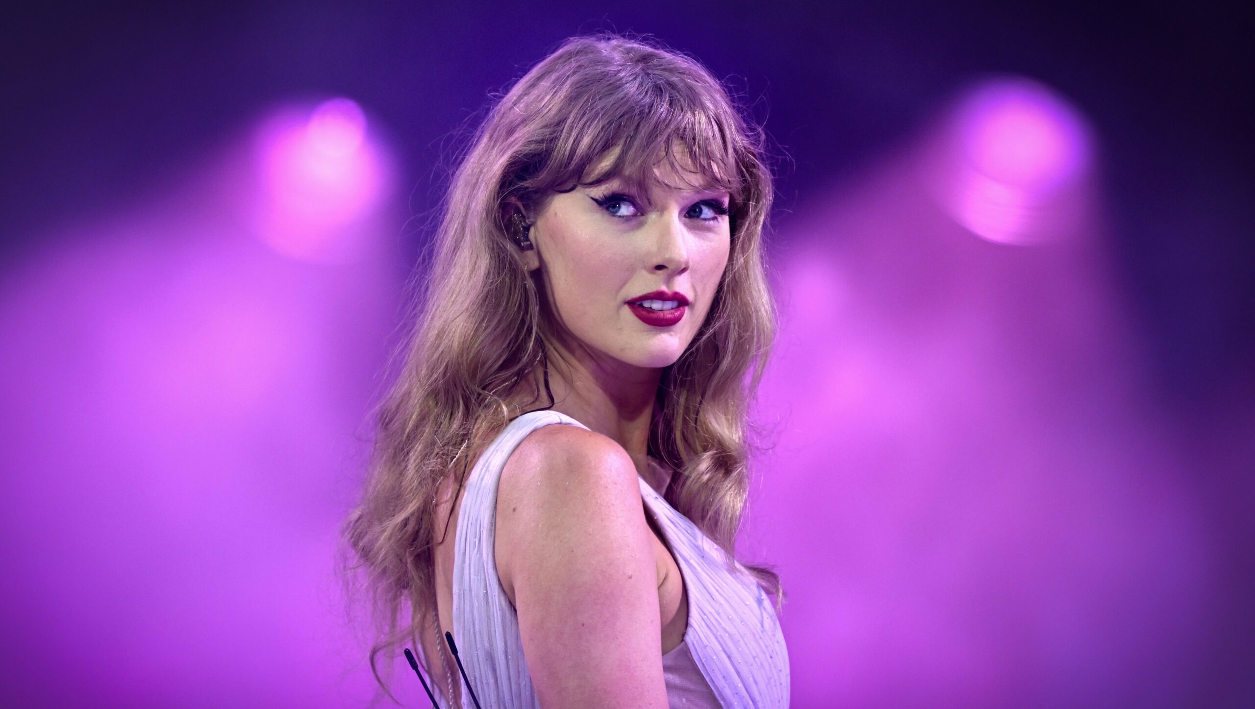 Domhnall Gleeson & More – Hollywood Life