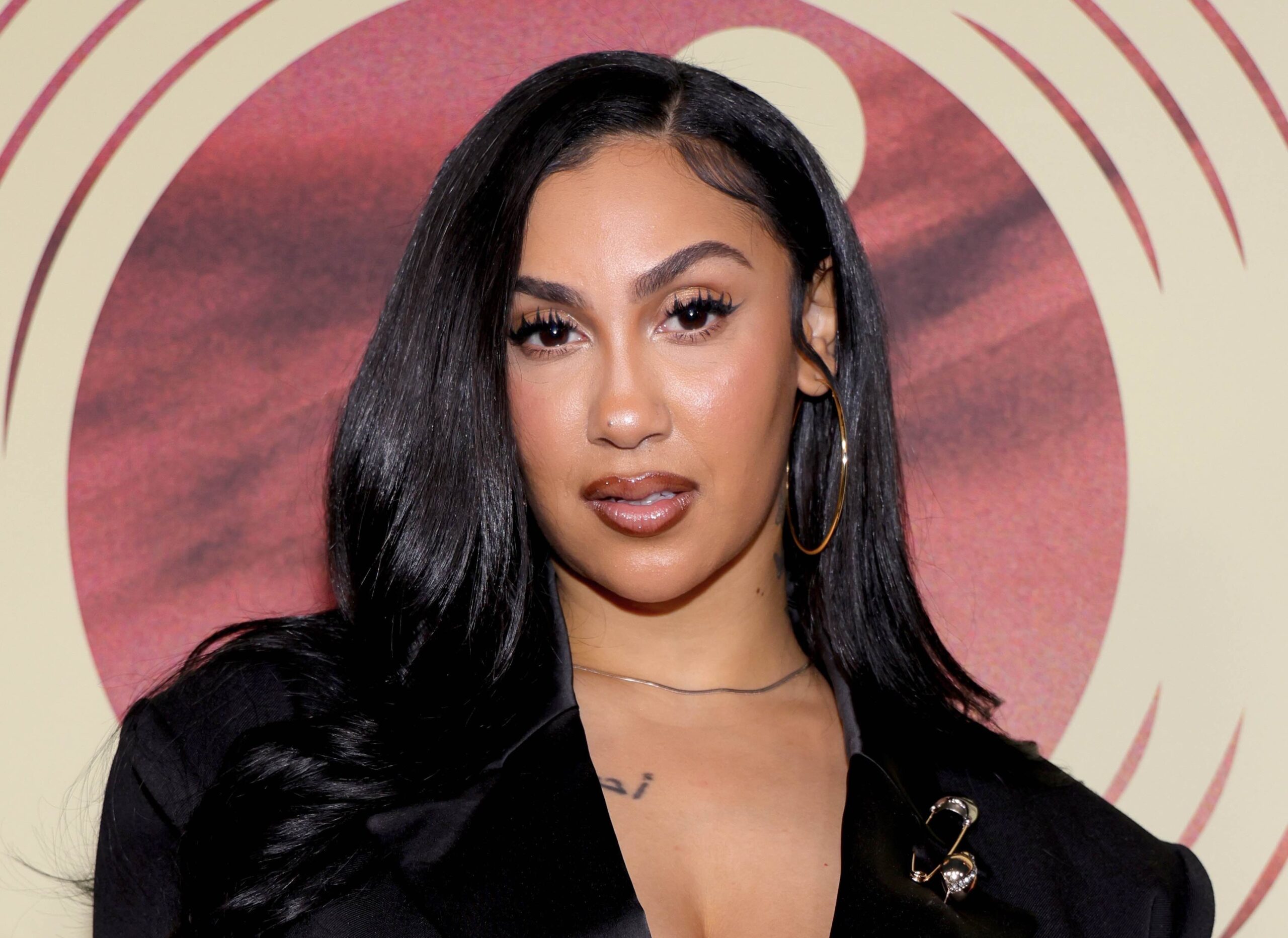 Fans Think Queen Naija & Clarence NYC Are Engaged After She Flexes HUGE Diamond Ring On Livestream (VIDEOS)