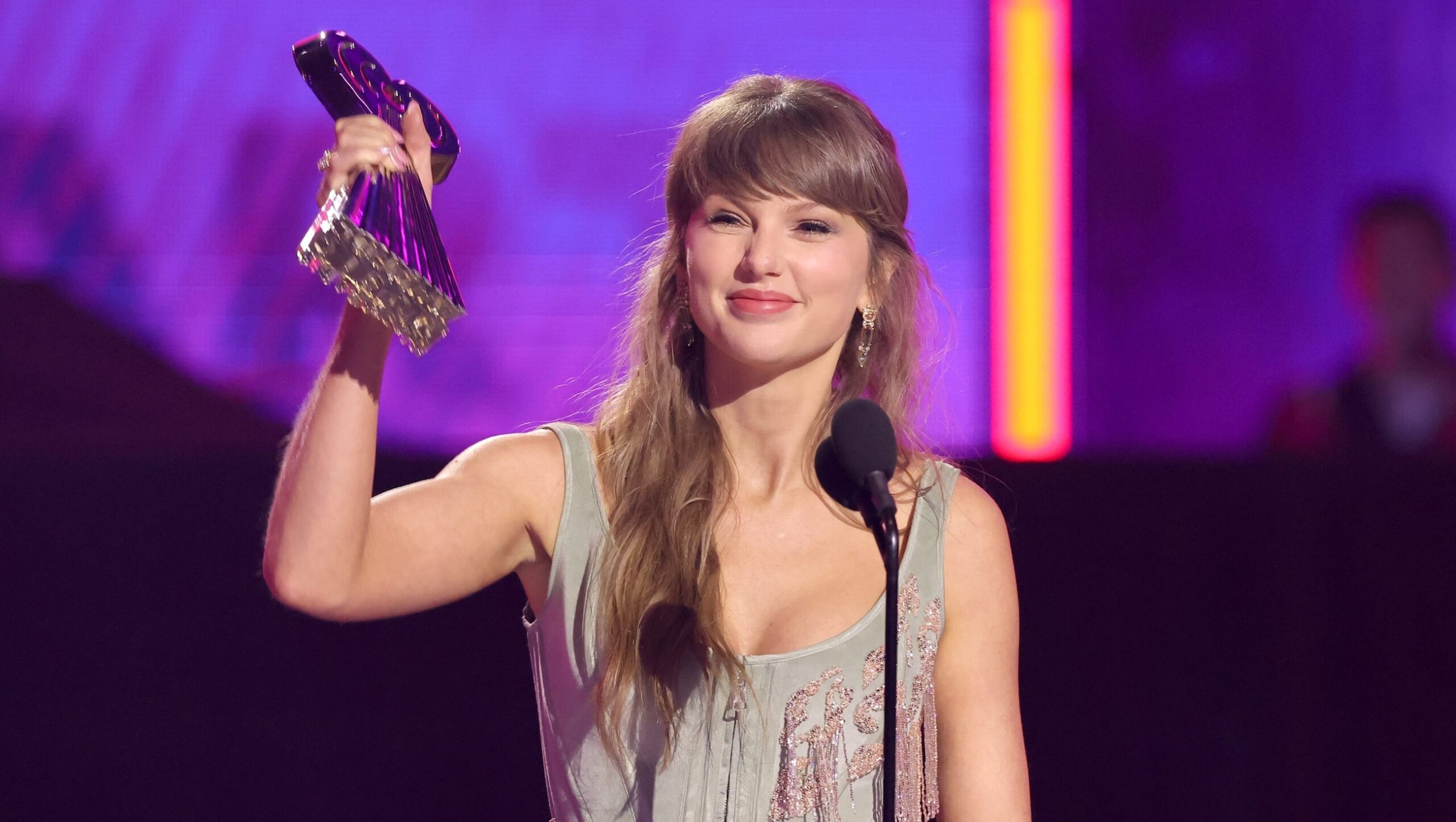 Post-Show Streaming – Hollywood Life