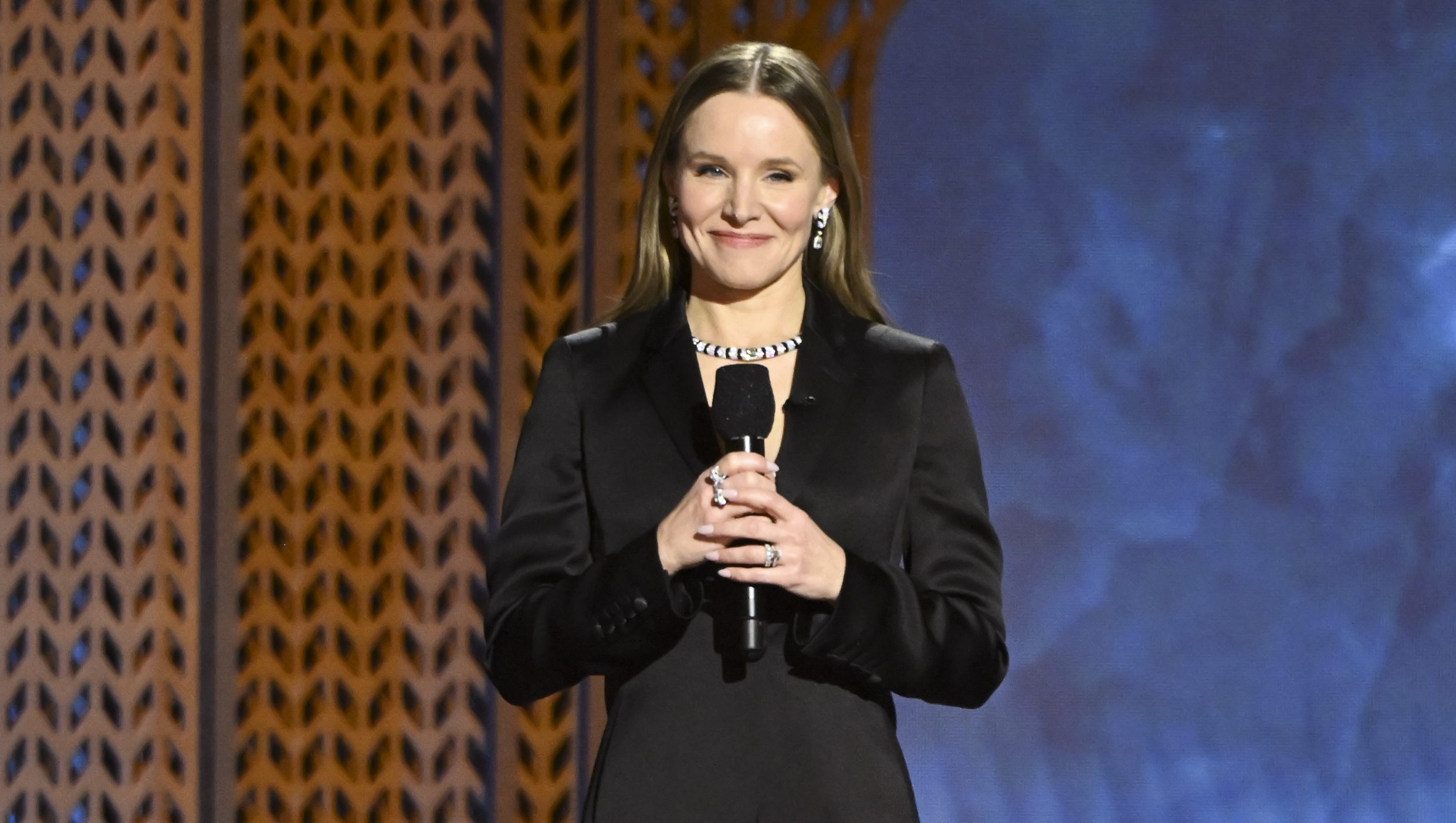 Who Is Hosting the 2026 SAG Awards? See the Host of the Actor Awards – Hollywood Life