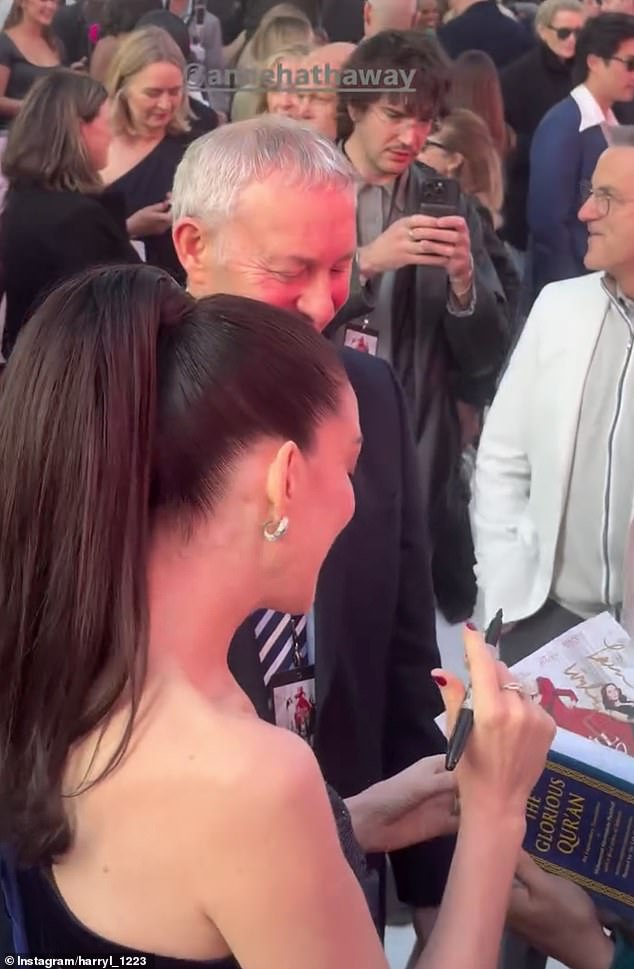 Anne Hathaway was gifted with a copy of the Qur'an at the Devil Wears Prada 2 premiere, after earning praise for using the word Inshallah during an interview
