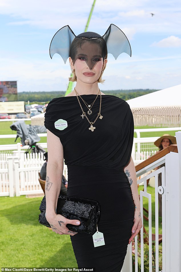 Kelly Osbourne paid tribute to her late father Ozzy Osbourne by wearing a bat-shaped fascinator to the first day of Royal Ascot on Tuesday